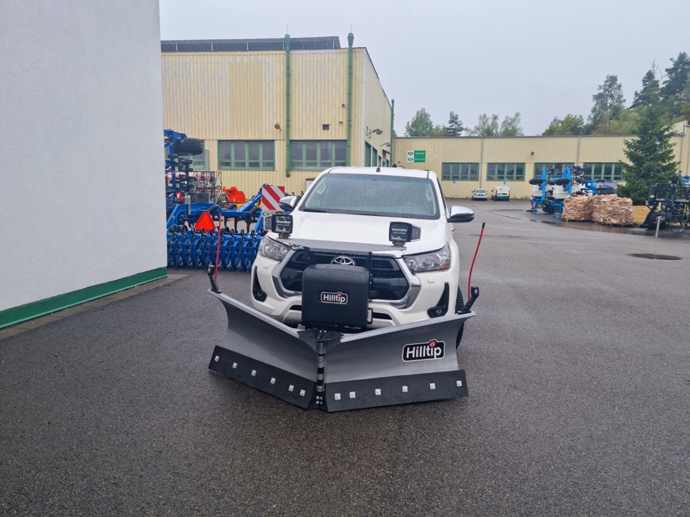 Toyota-Hilux-Hilltip-radlice-a-rozmetadlo1
