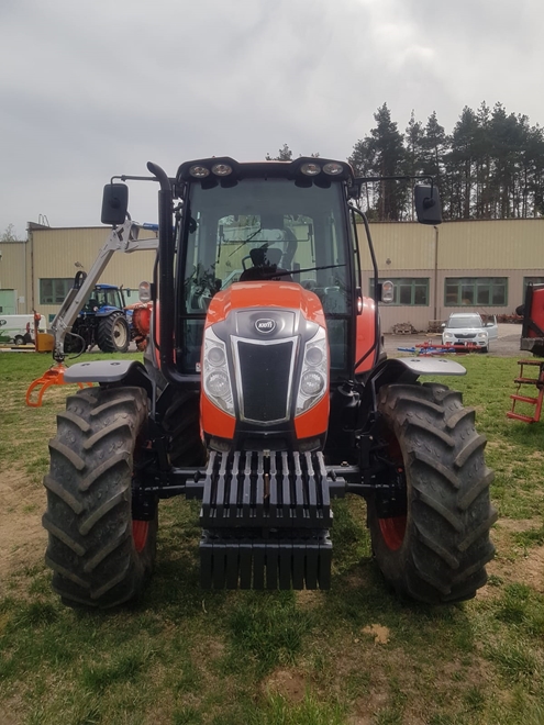 Traktor-Kioti-PX1053-PC-s-vyvazeckou-Scandic2