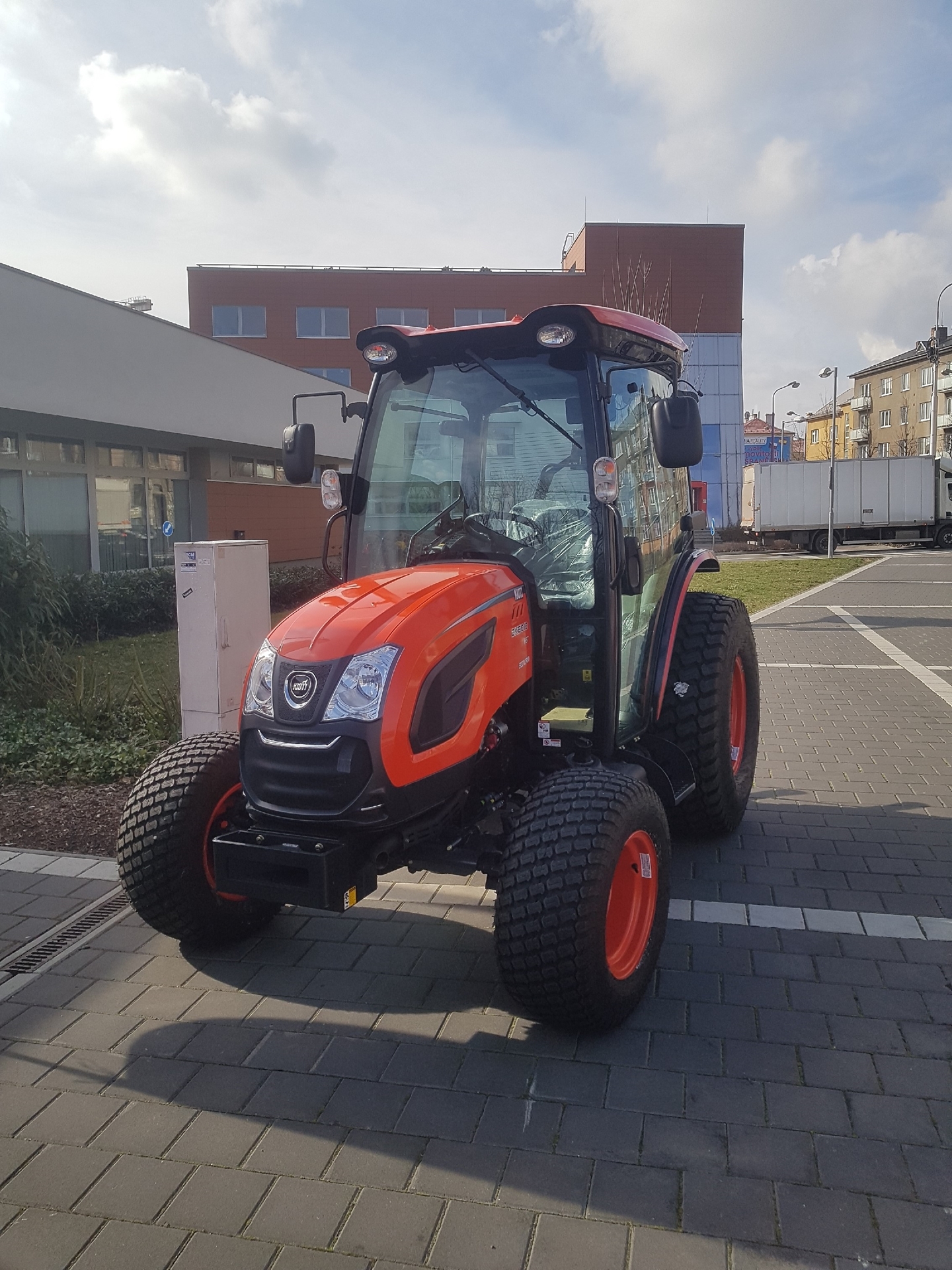 Traktor-Kioti-CK4010.jpg