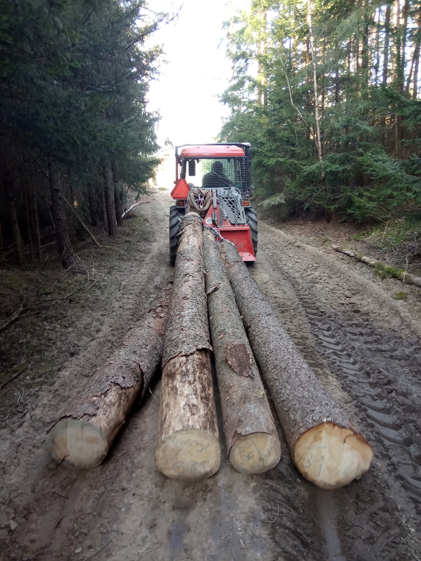 Malotraktor-DK5010HS-forest-work.jpg