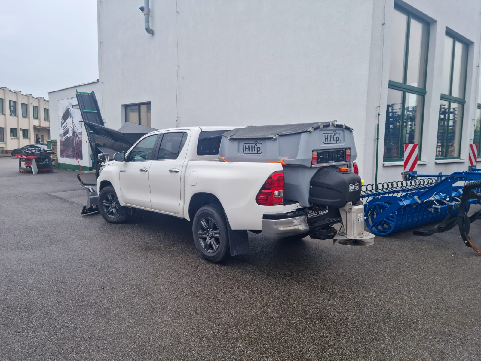 Toyota-Hilux-Hilltip-radlice-a-rozmetadlo2.jpeg