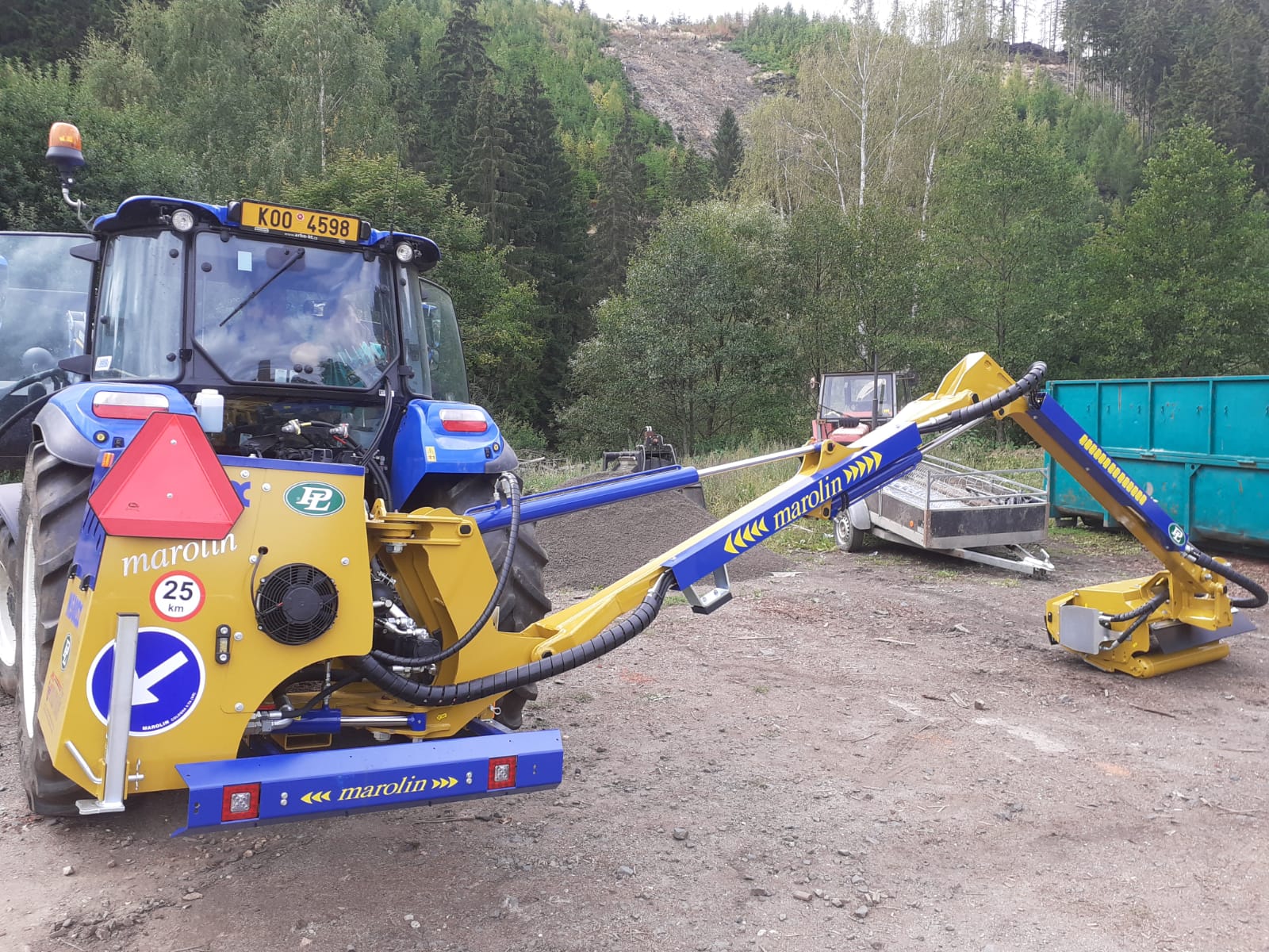 Prikopove-rameno-Marolin-M580SX-s-traktorem-New-Holland-T595.jpeg