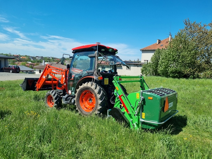 Traktor-Kioti-DK6020CH-a-mulcovac-se-sberem.jpg