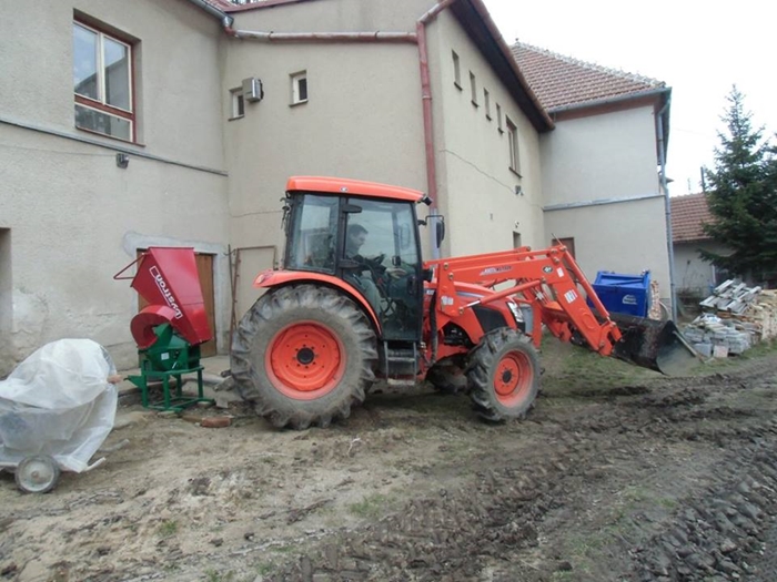 Traktor-Kioti-Obec-Rudikov.jpg