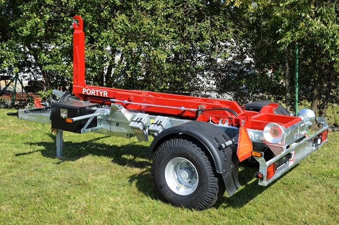 traktorovy-nosic-kontejneru-portyr-7-5-1-627393f5f3747.jpg