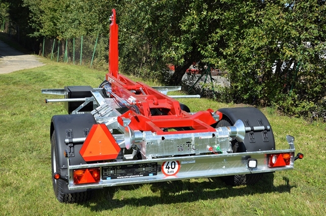 traktorovy-nosic-kontejneru-portyr-7-5-4-627393f6526da.jpg