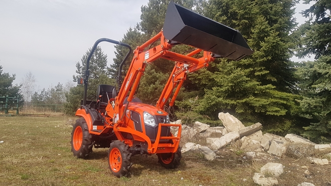 Kioti-CS2220-front-loader-celni-nakladac.jpg