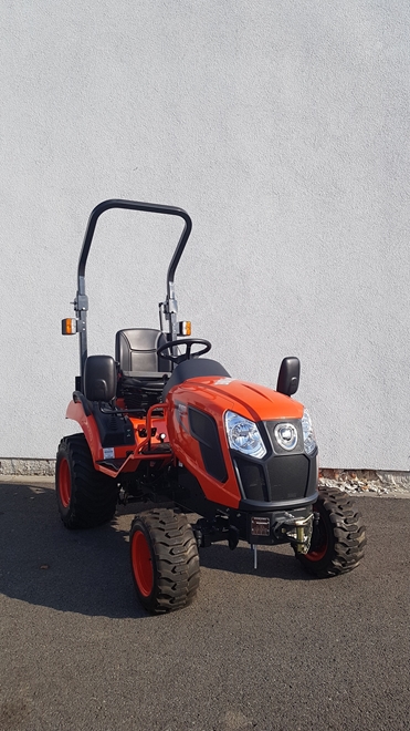 Traktor-Kioti-CS2220-na-prumyslovych-kolech-(1).jpg