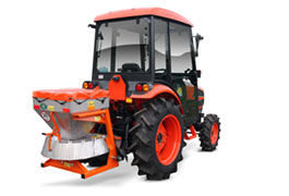 Traktor-Kioti-CK2810-rozmetadlo-ROKI