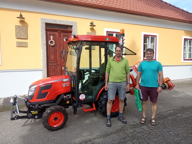Obec-Rataje-predani-traktoru